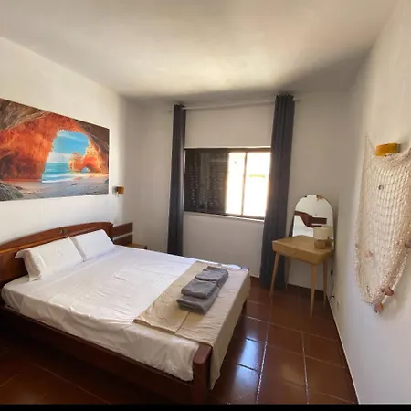 1 Quarto, 350m Olhos De Agua, J